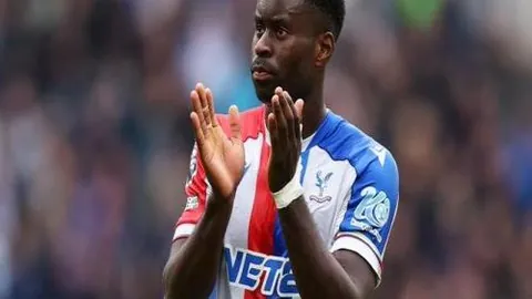 篮球巅峰对决：CBA焦点战——上海激战广夏，谁将问鼎荣耀之夜？