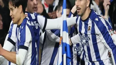 利物浦与曼城同日英超双夺冠